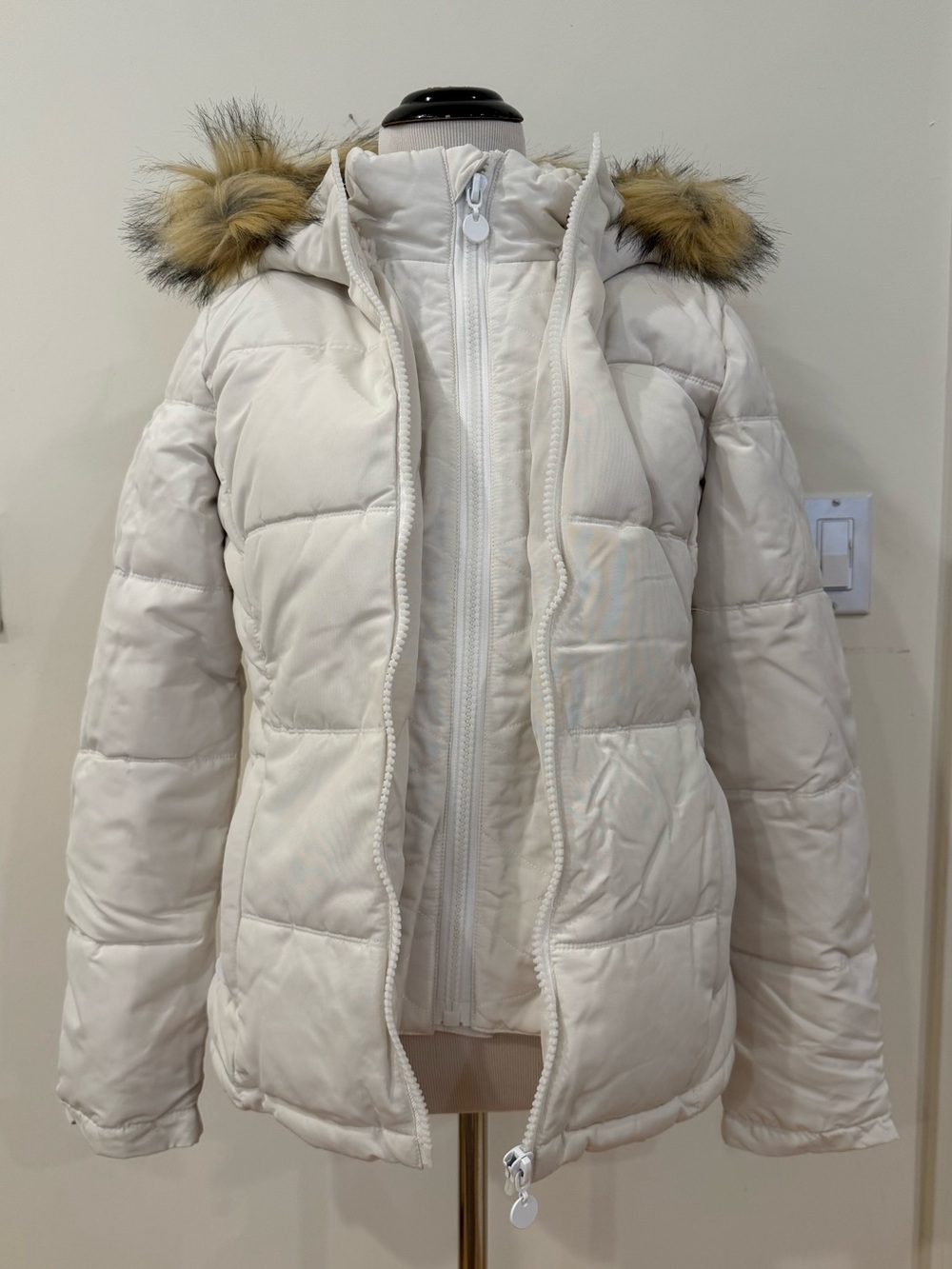 Women's Cream Quilted Puffer Jacket with Faux-Fur Trim Hood